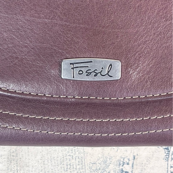 Fossil Brown Leather Trifold Wallet with Check Book - Picture 10 of 12
